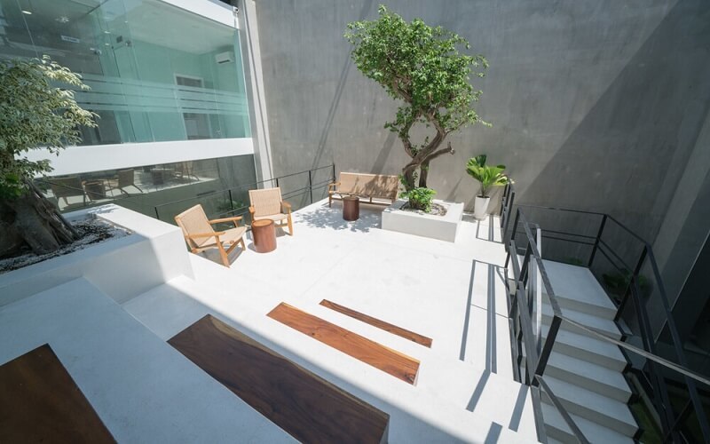 Răng lệch lạc nên niềng hay bọc sứ