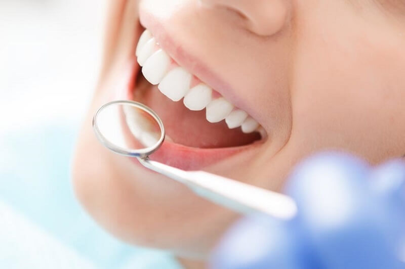 Cách giảm ê buốt răng sau khi tẩy trắng